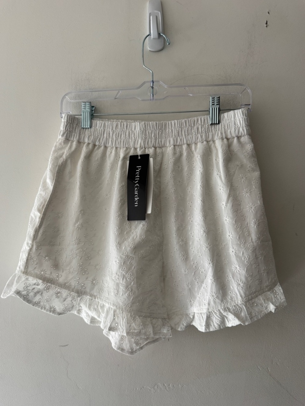 NEW!! PrettyGarden Adorable White Eyelet Ruffle Hem Pull On Elastic Waist Shorts